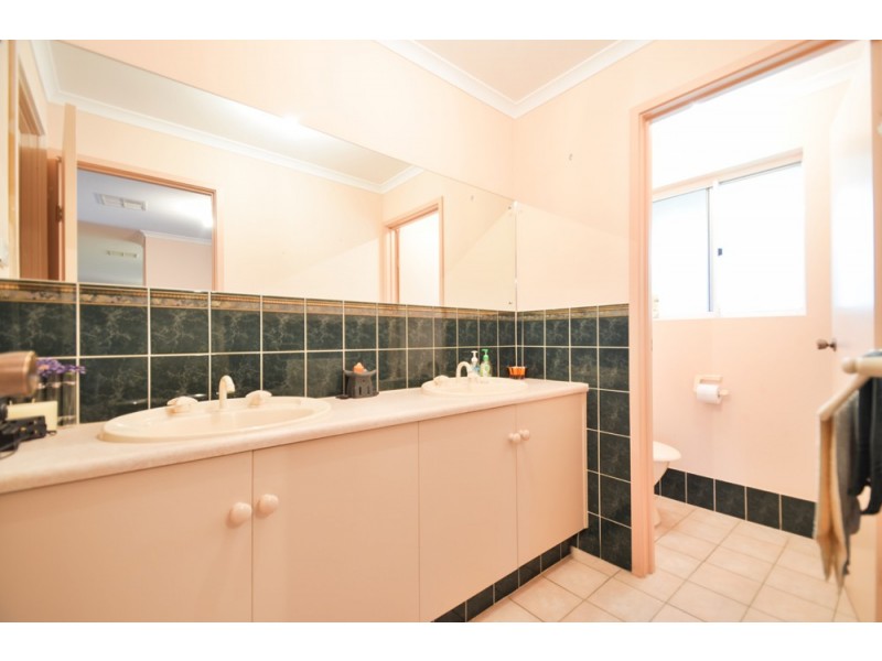 35 Quailo Ave, Hallett Cove SA 5158