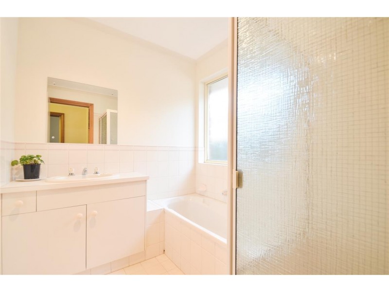 4 Barossa Way, Woodcroft SA 5162