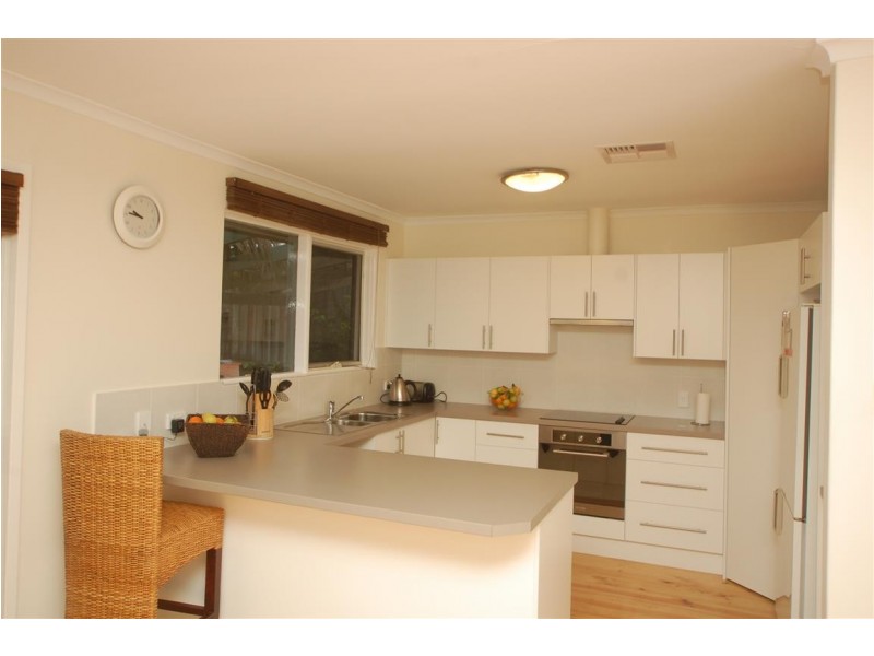 11 Chelsea Ave, Flagstaff Hill SA 5159