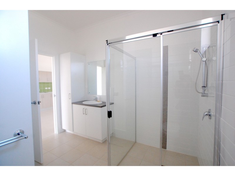 11/2 Grey Box Avenue, Noarlunga Centre SA 5168