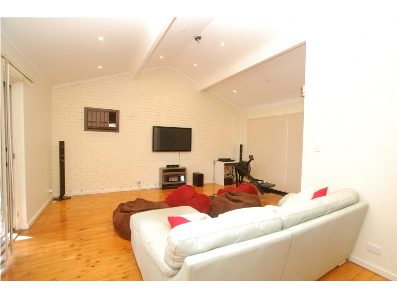 17 Radcliffe Grove, Christie Downs SA 5164
