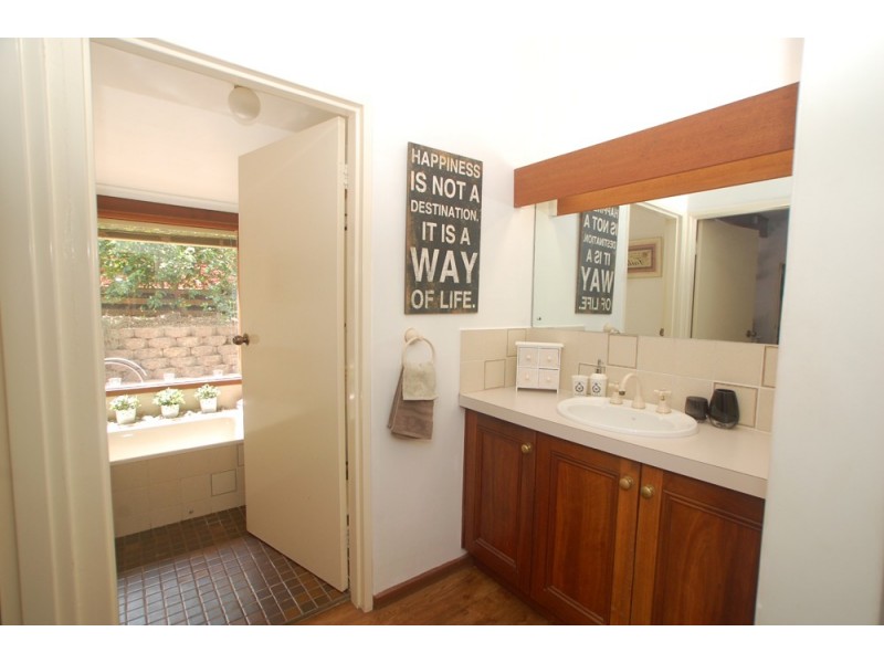 26 Banksia Road, Aberfoyle Park SA 5159