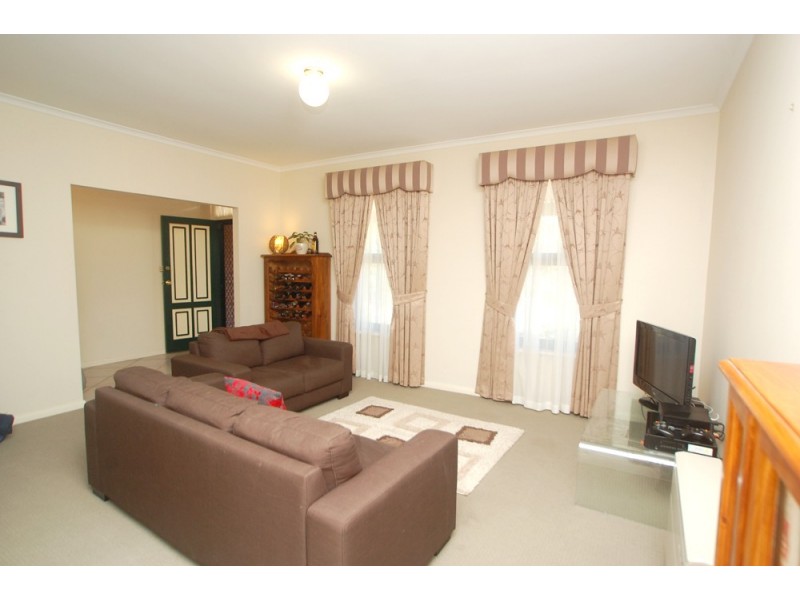 10 Shire Court, Woodcroft SA 5162