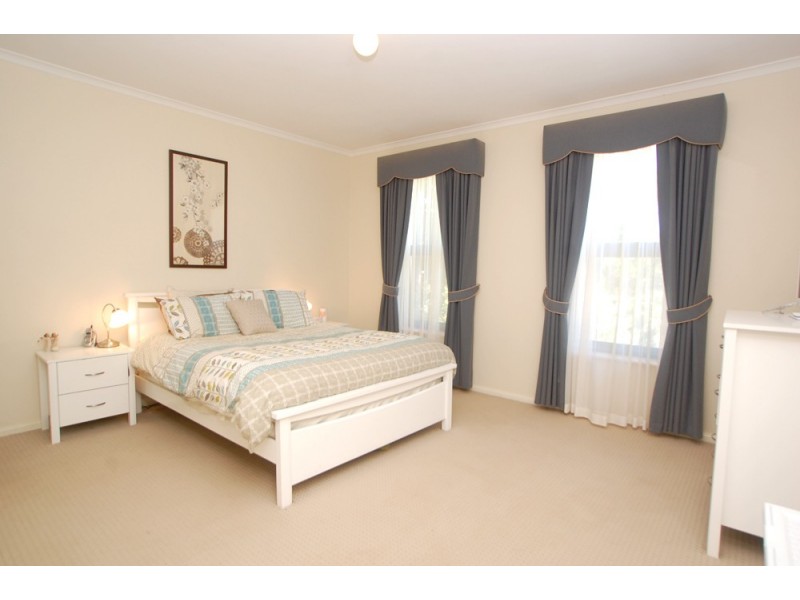 10 Shire Court, Woodcroft SA 5162