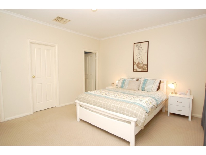 10 Shire Court, Woodcroft SA 5162