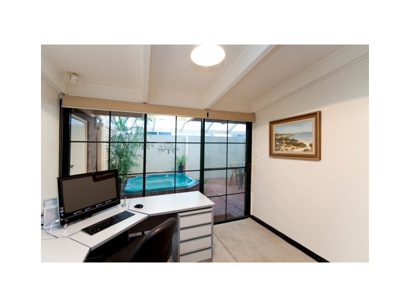 31 Downing Street, Hove SA 5048