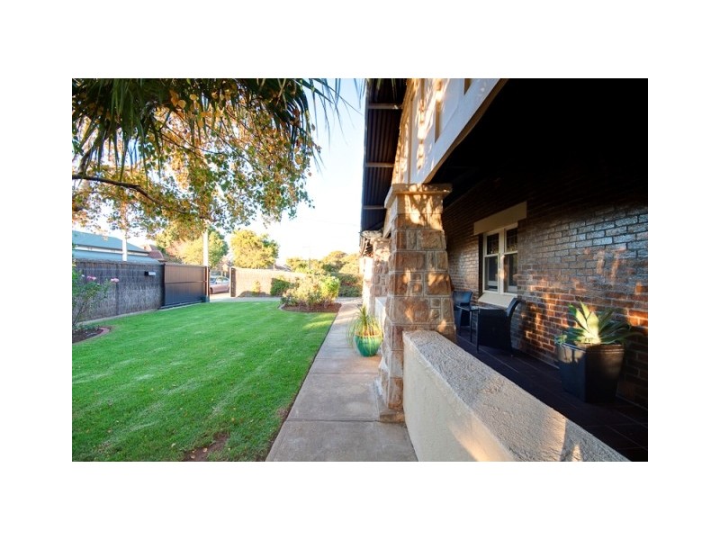 31 Downing Street, Hove SA 5048