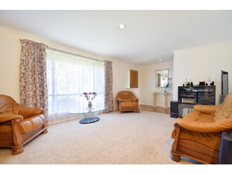 9 Magnolia Ave, Happy Valley SA 5159