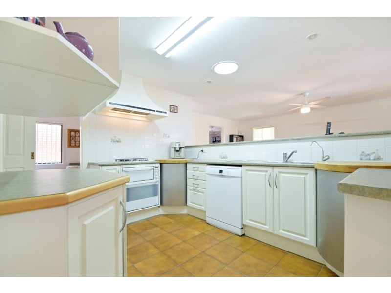 9 Magnolia Ave, Happy Valley SA 5159