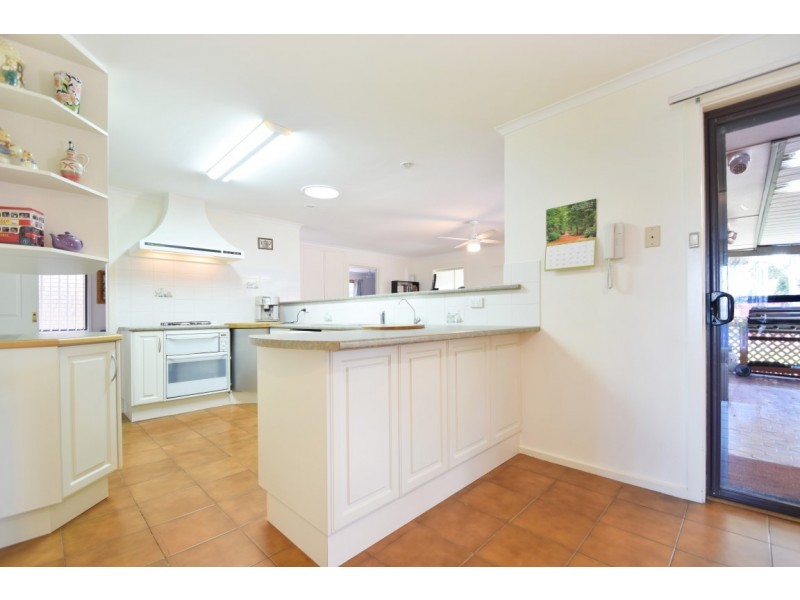 9 Magnolia Ave, Happy Valley SA 5159