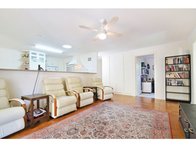 9 Magnolia Ave, Happy Valley SA 5159