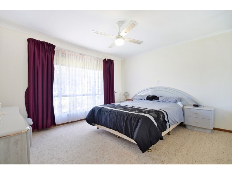 9 Magnolia Ave, Happy Valley SA 5159