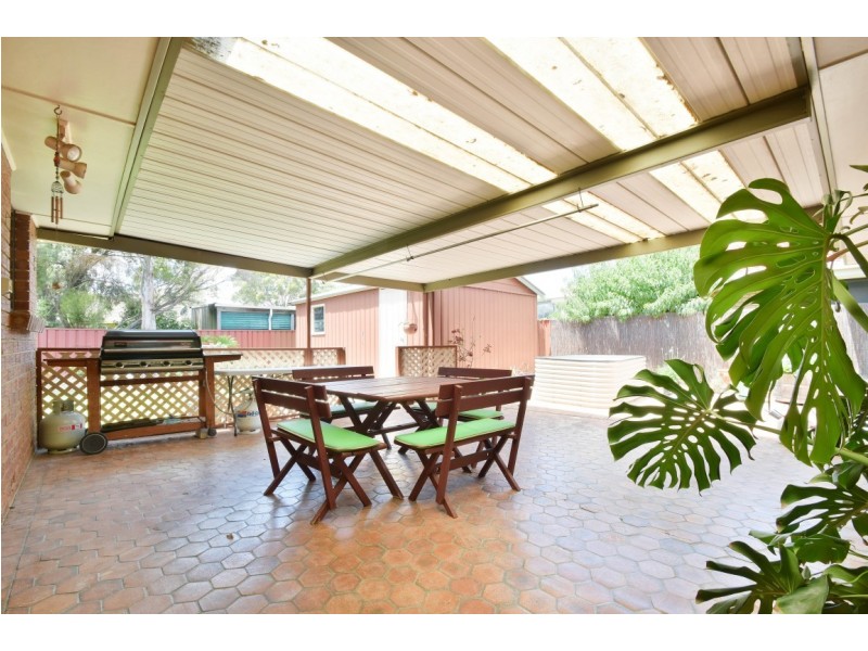 9 Magnolia Ave, Happy Valley SA 5159