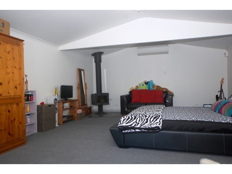 8 Banks Road, Woodcroft SA 5162