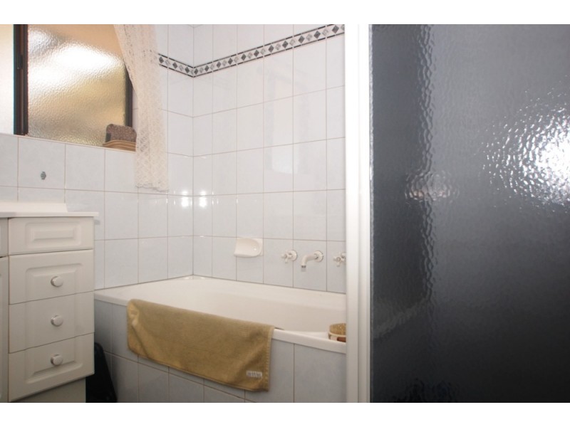 8 Banks Road, Woodcroft SA 5162