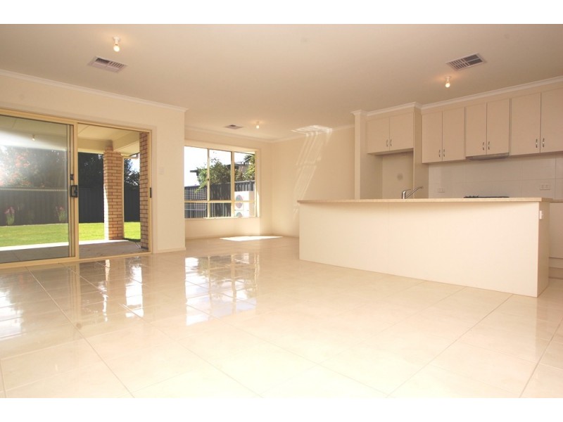 7 Weeroona Avenue, Port Noarlunga South SA 5167