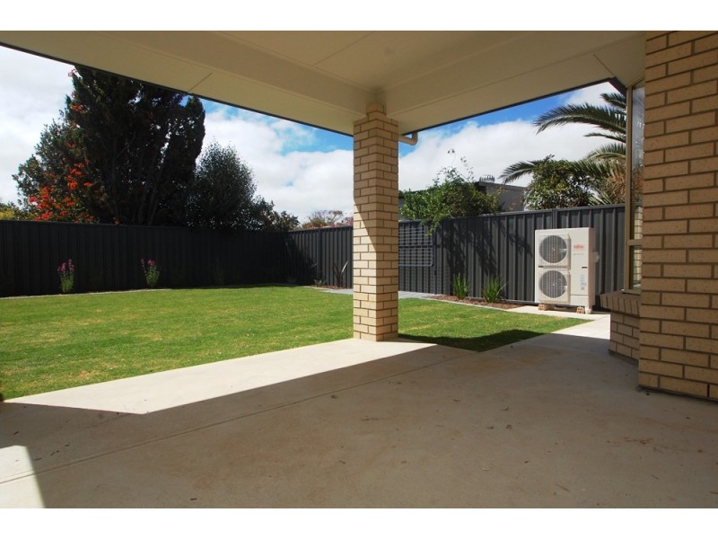 7 Weeroona Avenue, Port Noarlunga South SA 5167