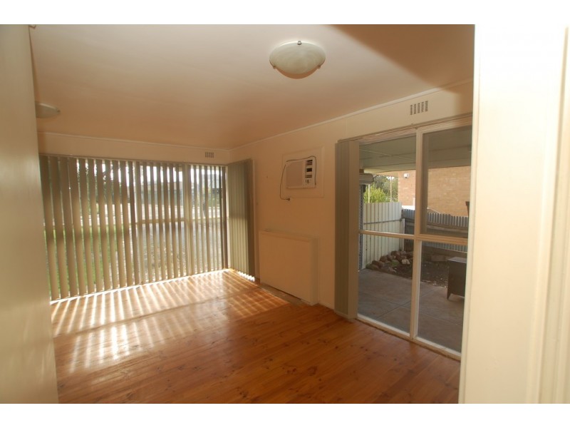8 Wahratta Avenue, Morphett Vale SA 5162