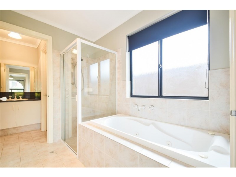 4 Jimmy Watson Drive, Woodcroft SA 5162