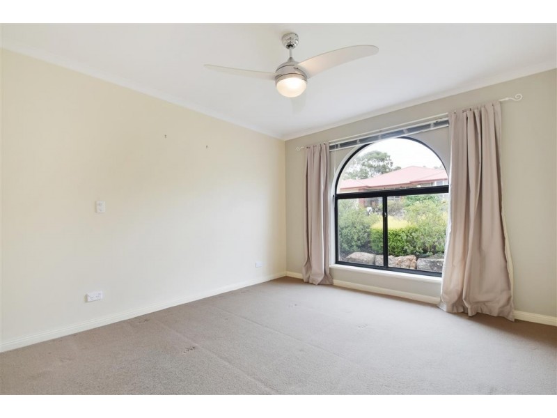 4 Jimmy Watson Drive, Woodcroft SA 5162