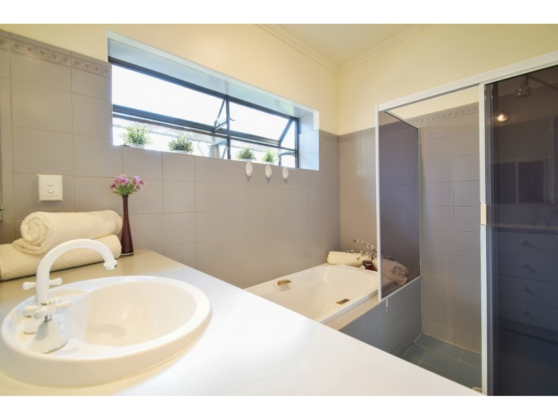 14 Avalon Road, Marion SA 5043