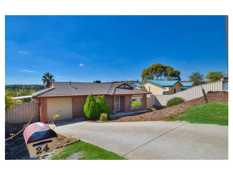 24 Featherstone Drive, Huntfield Heights SA 5163