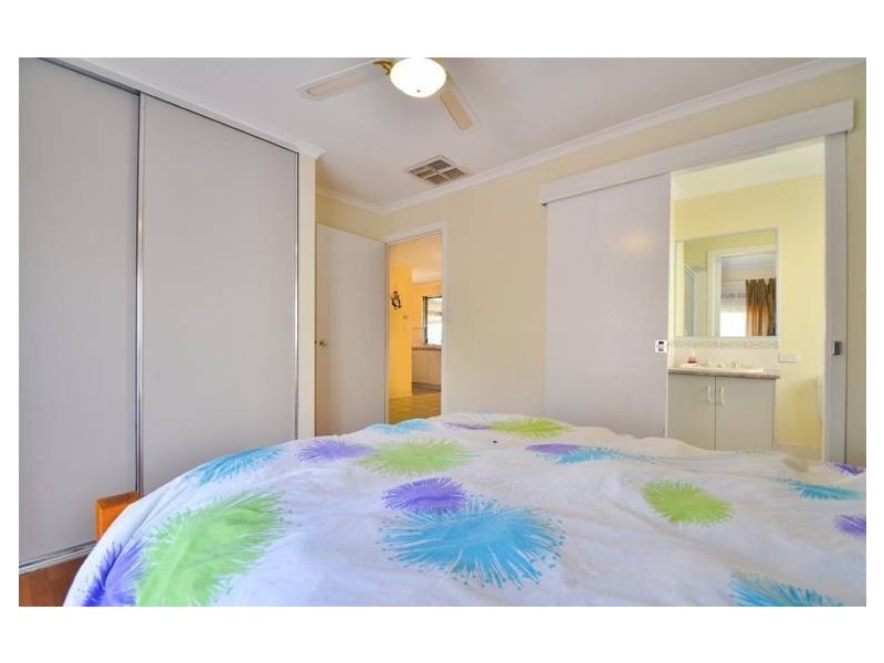 24 Featherstone Drive, Huntfield Heights SA 5163