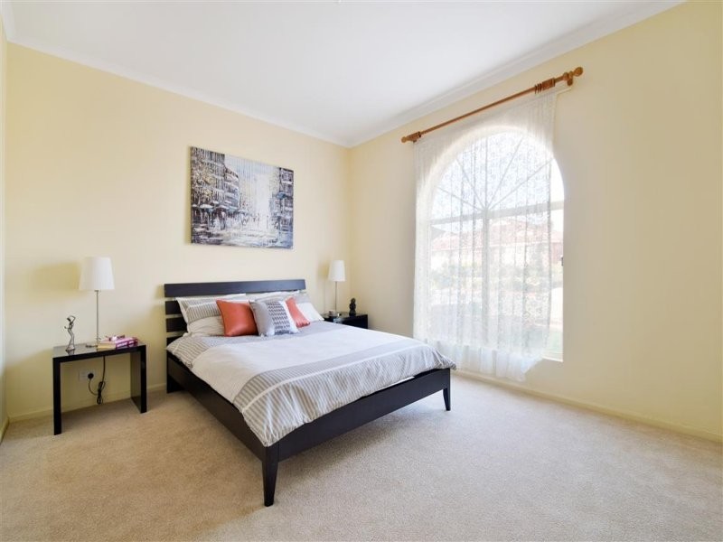 9 Hereford Lane, Woodcroft SA 5162