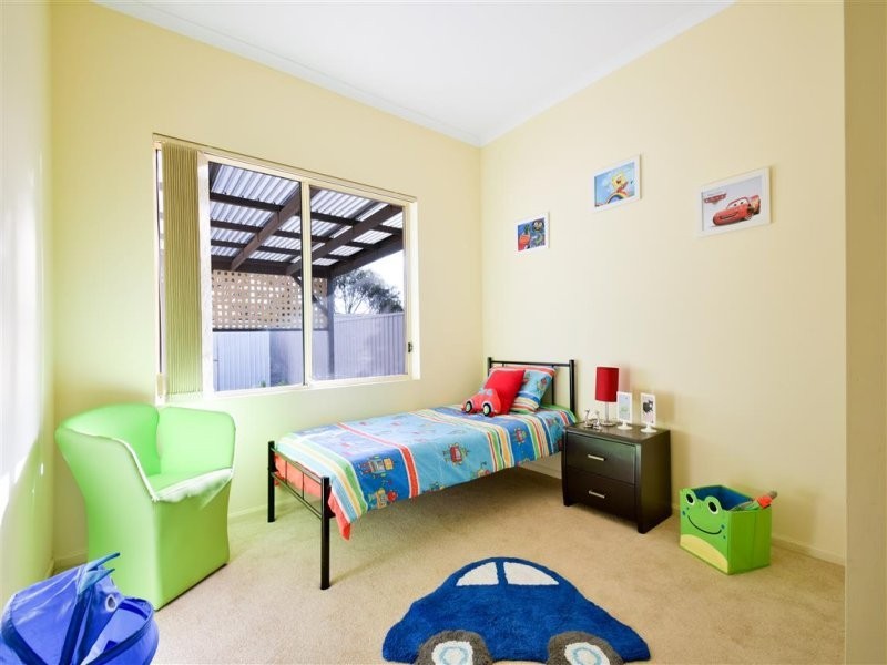 9 Hereford Lane, Woodcroft SA 5162