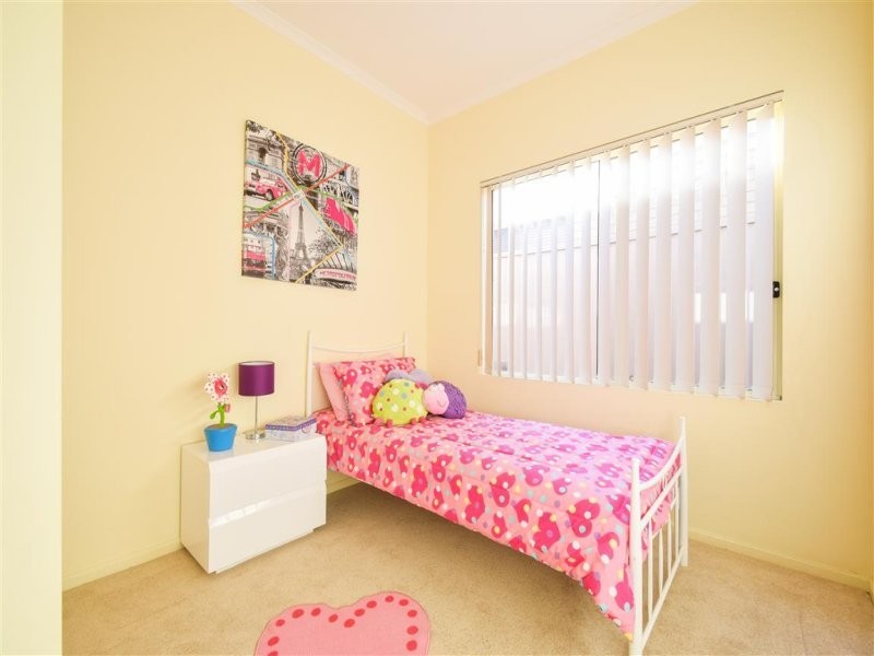 9 Hereford Lane, Woodcroft SA 5162