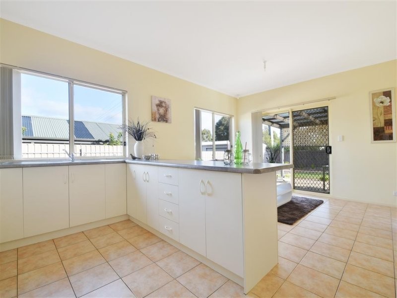 9 Hereford Lane, Woodcroft SA 5162