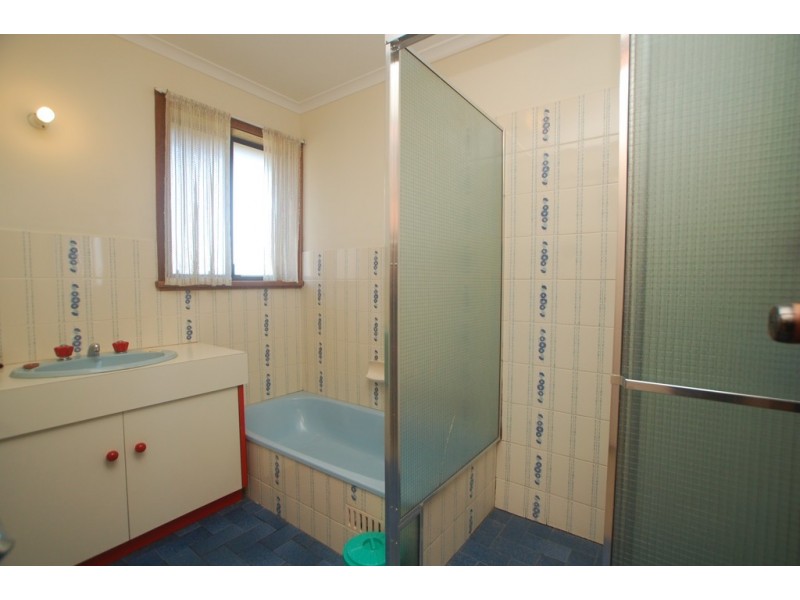 4 McHarg Road, Happy Valley SA 5159