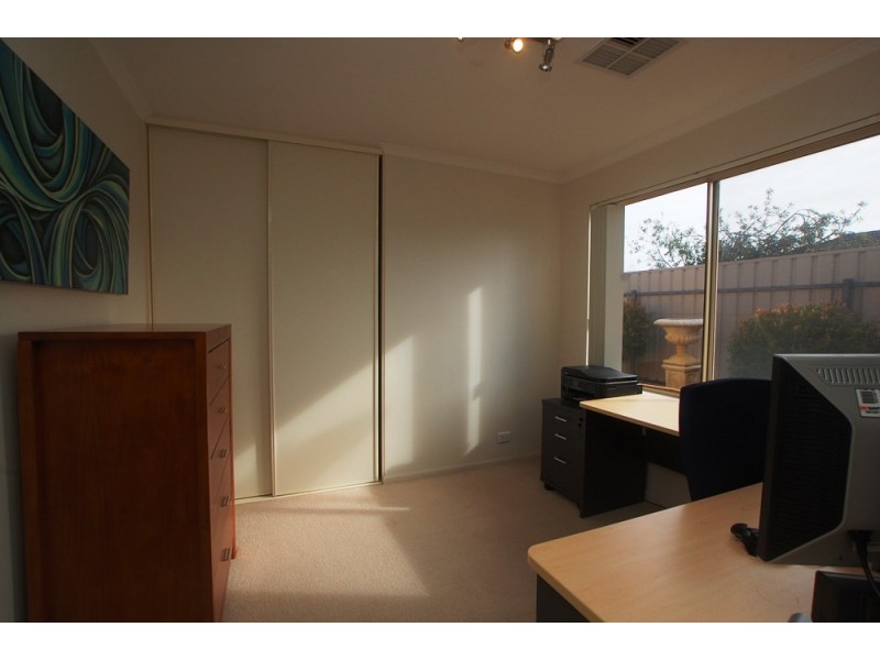 28 Sovereign Drive, Woodcroft SA 5162