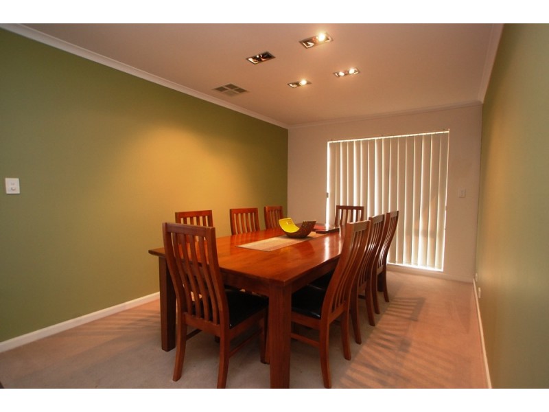 28 Sovereign Drive, Woodcroft SA 5162