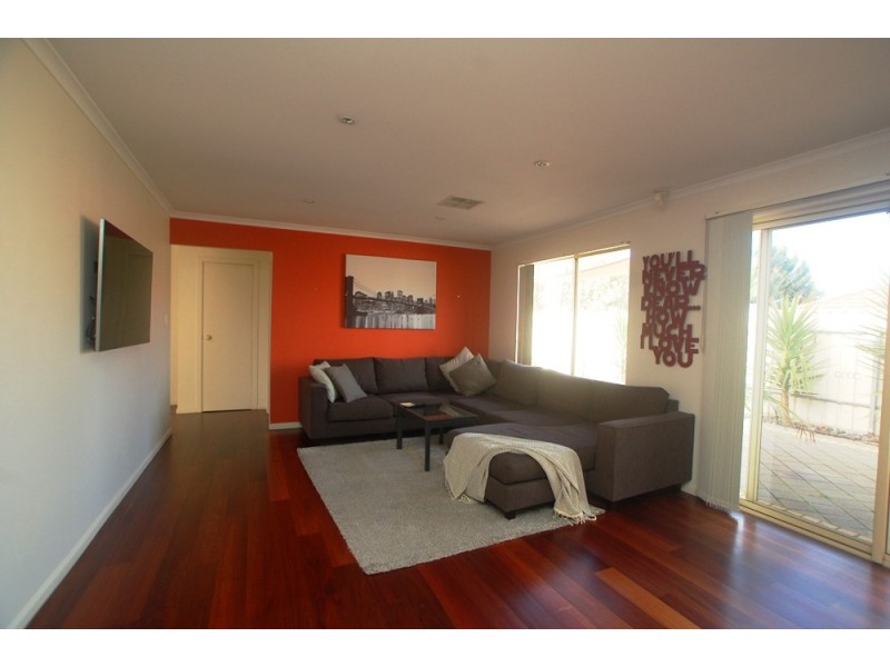 28 Sovereign Drive, Woodcroft SA 5162