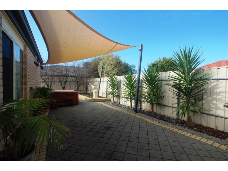 28 Sovereign Drive, Woodcroft SA 5162