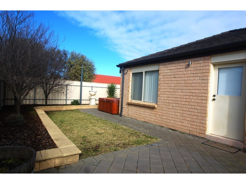 28 Sovereign Drive, Woodcroft SA 5162