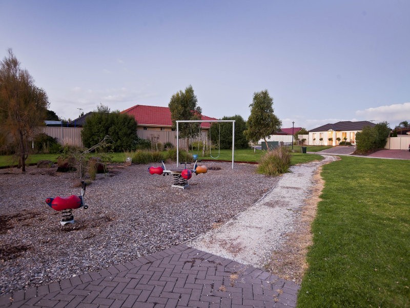 28 Sovereign Drive, Woodcroft SA 5162