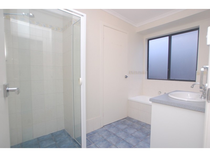 28 Shillabeer Crescent, Woodcroft SA 5162