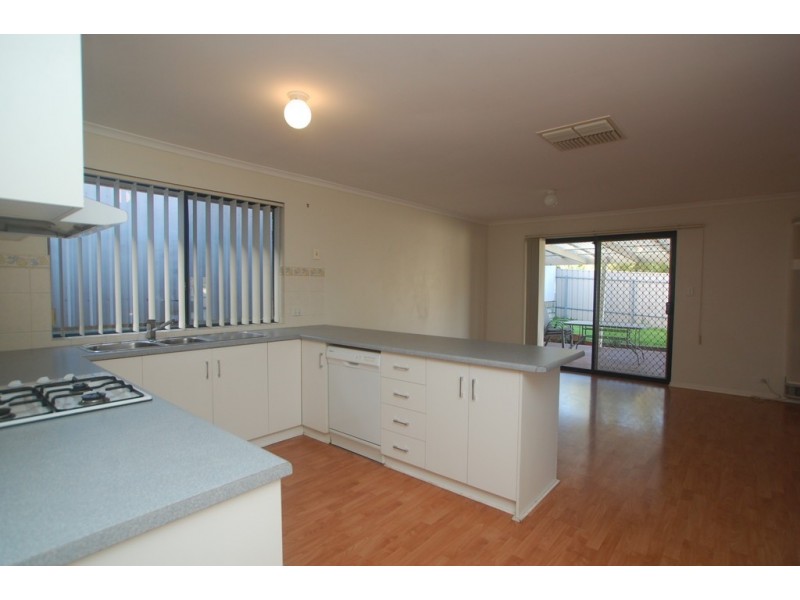28 Shillabeer Crescent, Woodcroft SA 5162