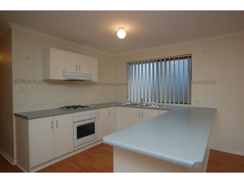 28 Shillabeer Crescent, Woodcroft SA 5162