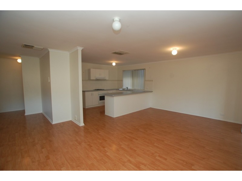 28 Shillabeer Crescent, Woodcroft SA 5162