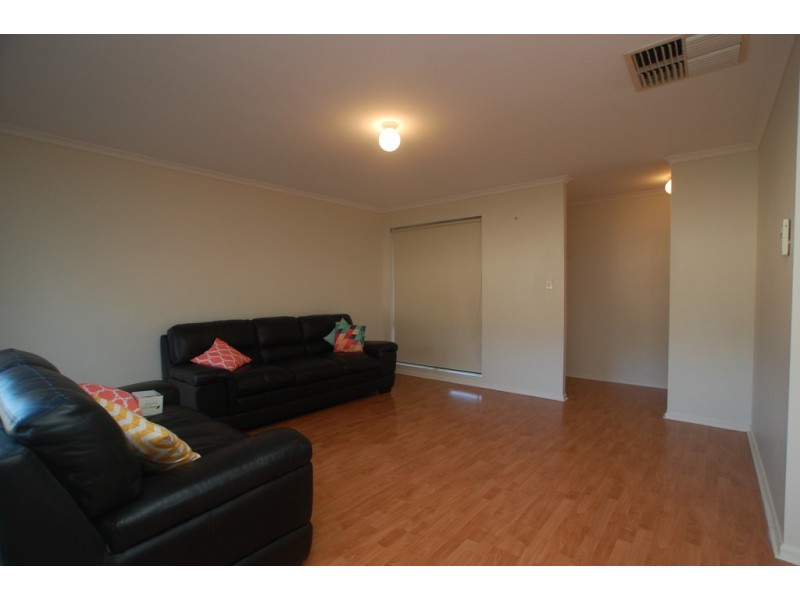 28 Shillabeer Crescent, Woodcroft SA 5162