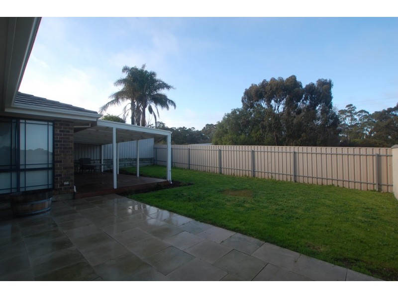 28 Shillabeer Crescent, Woodcroft SA 5162
