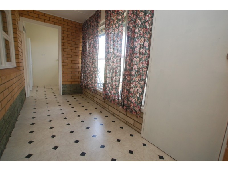 8 Bakara Avenue, Park Holme SA 5043