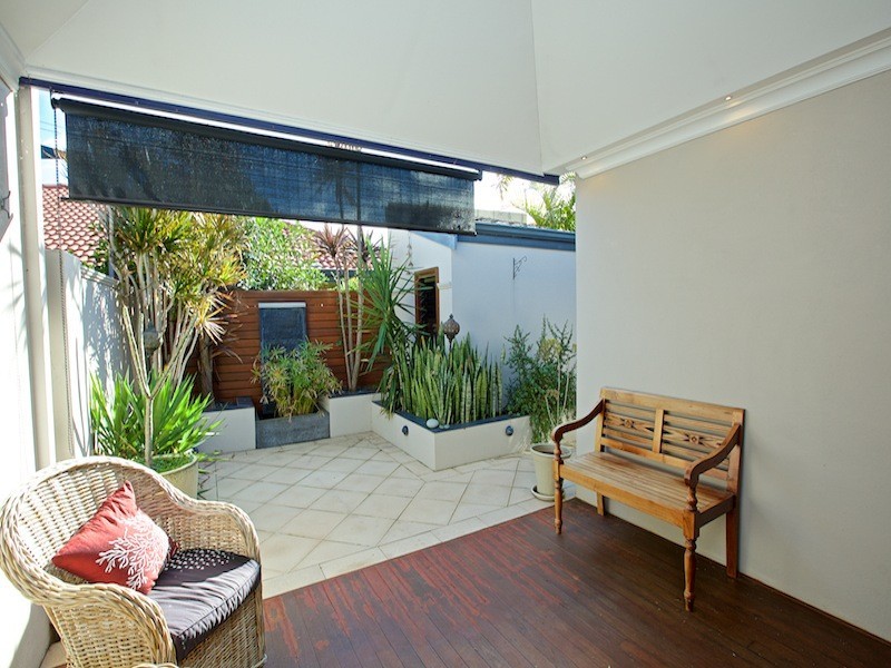 16 Waterview Drive, Woodvale WA 6026