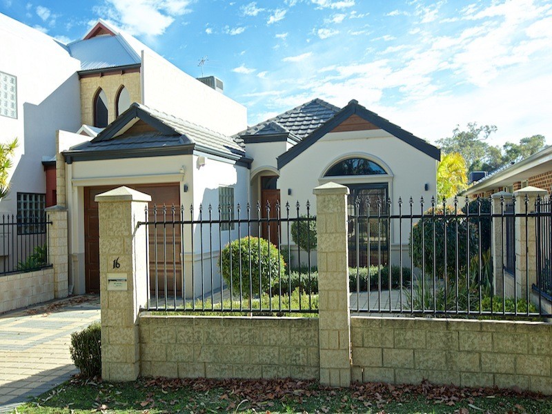 16 Waterview Drive, Woodvale WA 6026