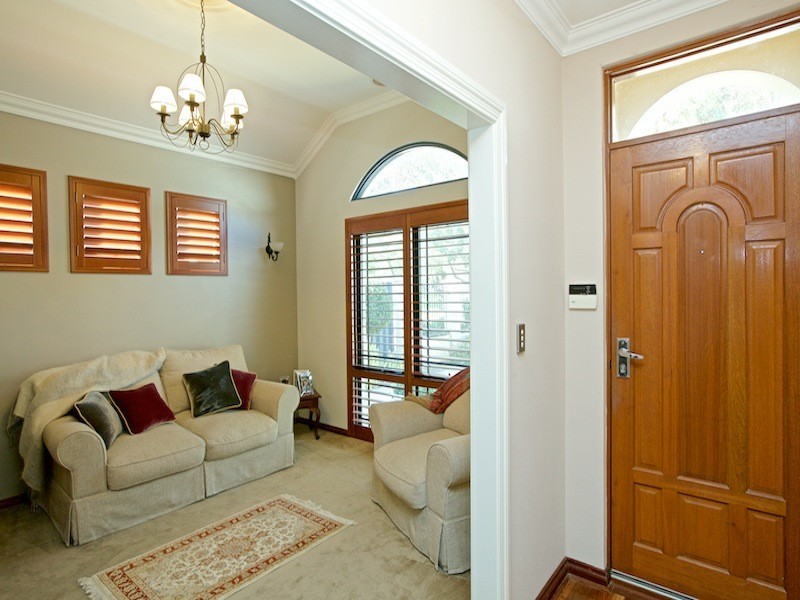 16 Waterview Drive, Woodvale WA 6026