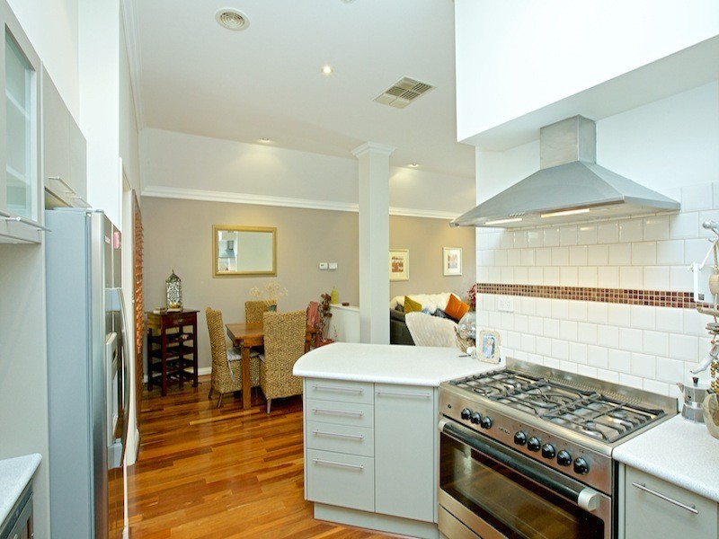 16 Waterview Drive, Woodvale WA 6026