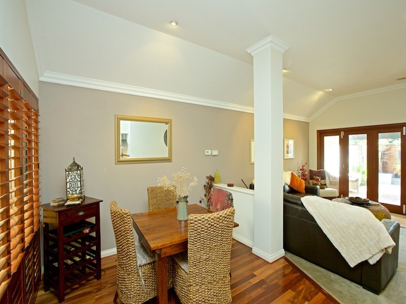 16 Waterview Drive, Woodvale WA 6026